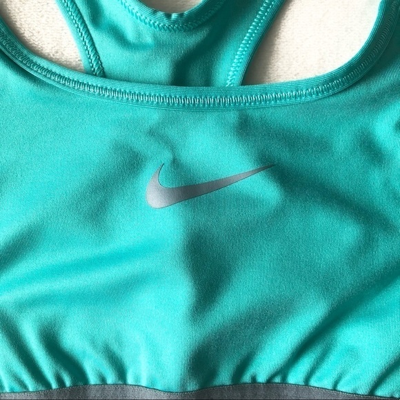 Nwot Nike sports bra - Picture 2 of 6